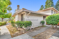 101 Torrey Pine Ter in Santa Cruz, CA - Foto de edificio - Building Photo