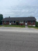 902 Palmer Dr in Blacksburg, VA - Building Photo