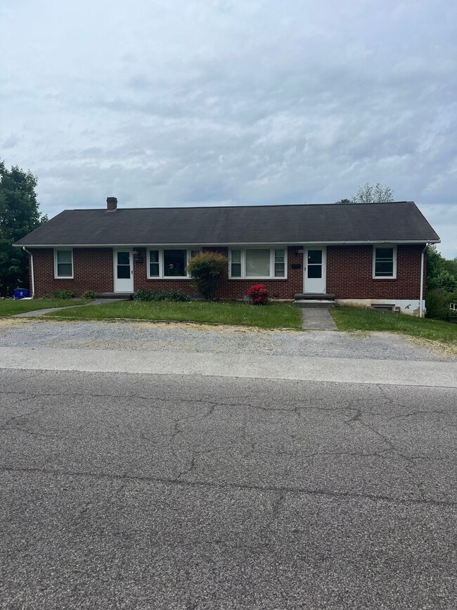 property at 902 Palmer Dr