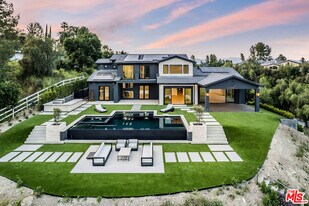 5625 Penland Rd in Hidden Hills, CA - Building Photo