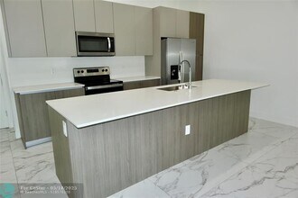 4224 NE 7th Terrace in Oakland Park, FL - Building Photo - Building Photo