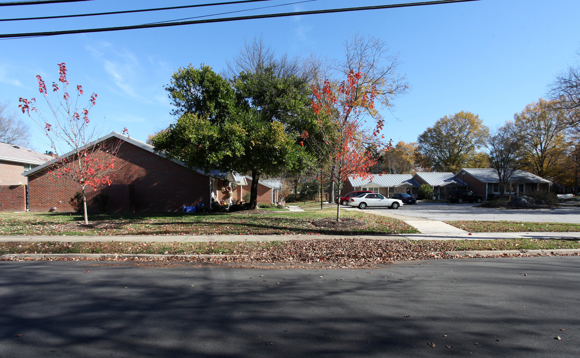 127-151 S Roberson St in Chapel Hill, NC - Building Photo