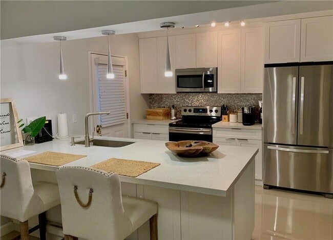 8568 NW 8th St in Miami, FL - Building Photo - Building Photo