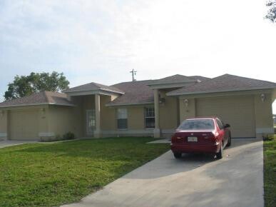 121 NE 16th Pl in Cape Coral, FL - Foto de edificio