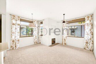 1010 E Palm Canyon Dr in Palm Springs, CA - Foto de edificio - Building Photo