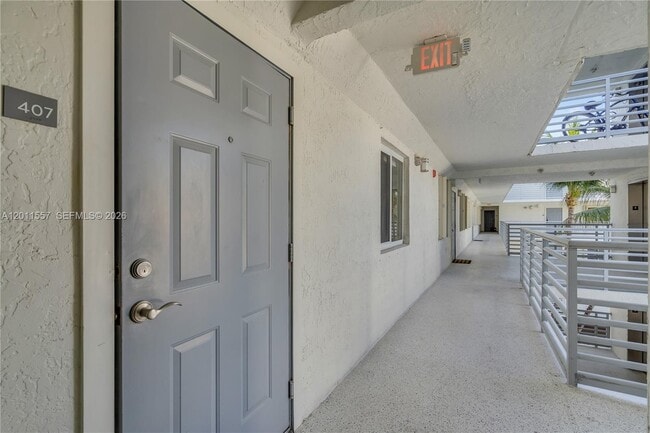 1401 Bay Rd in Miami Beach, FL - Building Photo - Building Photo