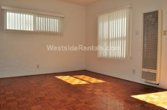 3011 Santa Monica Blvd in Santa Monica, CA - Building Photo