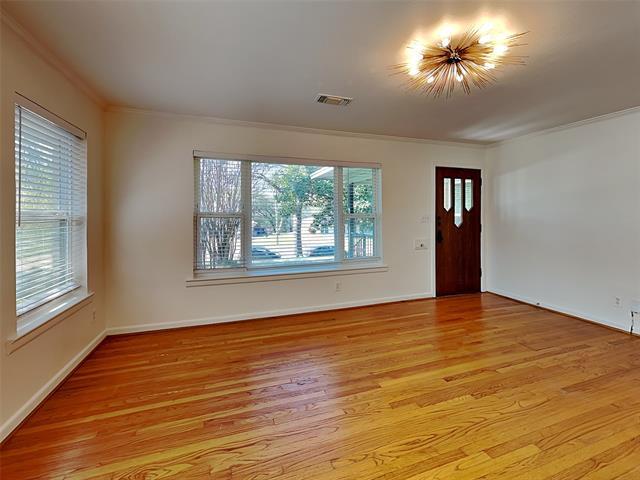 2102 Elmwood Blvd in Dallas, TX - Building Photo - Building Photo