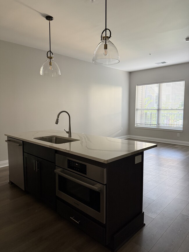 6633 Dale Dr, Unit Condo  Bridge Park in Dublin, OH - Building Photo - Building Photo