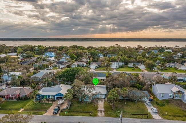 5379 4th St in St. Augustine, FL - Foto de edificio - Building Photo