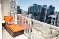 185 SW 7th St, Unit 3904 in Miami, FL - Foto de edificio - Building Photo