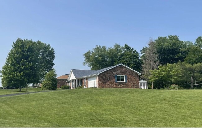 121 Winding Way in Shelbyville, KY - Building Photo - Building Photo
