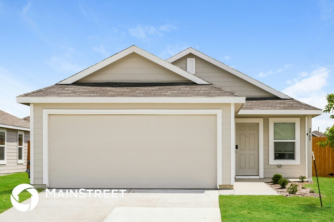 2909 Greenhorn Ave in Crandall, TX - Building Photo