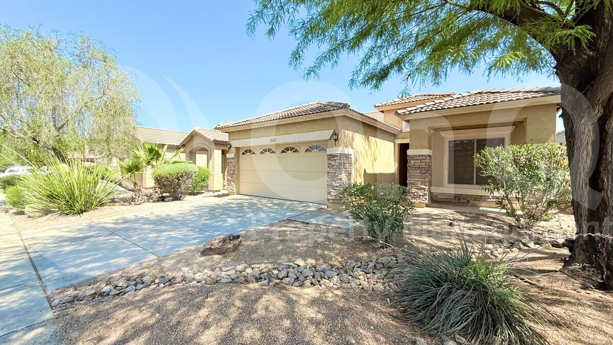 2516 W Amber Sun Dr in Phoenix, AZ - Building Photo