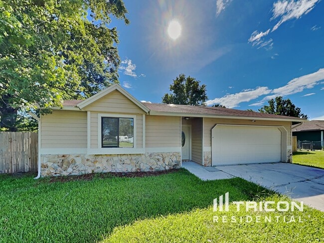 2258 Felucca Dr in Middleburg, FL - Building Photo - Building Photo