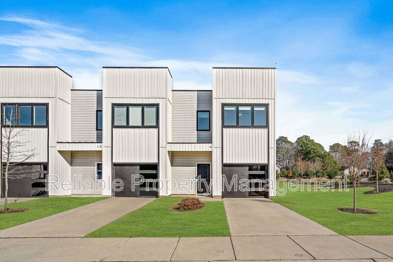 37 N Laird Dr in Clayton, NC - Building Photo