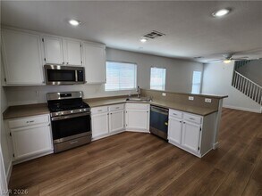 138 E Cosmos Ct in Las Vegas, NV - Building Photo - Building Photo