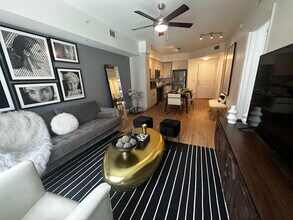 2054 NE 162nd St, Unit A1 in North Miami Beach, FL - Building Photo - Building Photo