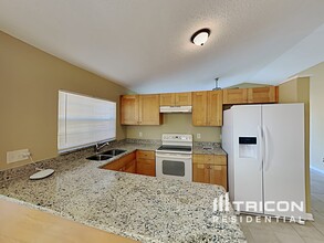 10378 Rosemount Dr in Tampa, FL - Building Photo - Building Photo