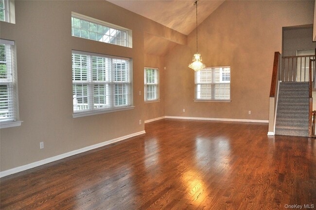 23 Deertree Ln in Briarcliff Manor, NY - Building Photo - Building Photo