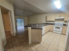 4642 26th St SW in Lehigh Acres, FL - Building Photo - Building Photo