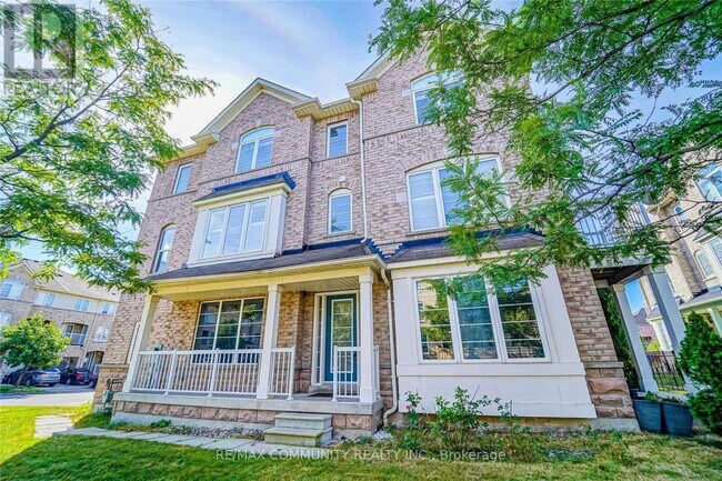 1 Burnsborough St in Ajax, ON - Building Photo - Building Photo