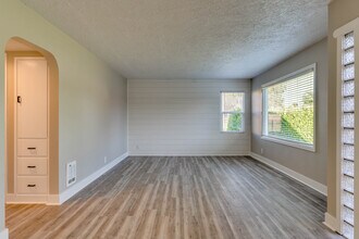 2908 Hemlock St in Longview, WA - Building Photo - Building Photo