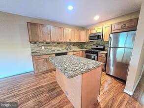 725 Dell Ct in Southampton, PA - Building Photo - Building Photo