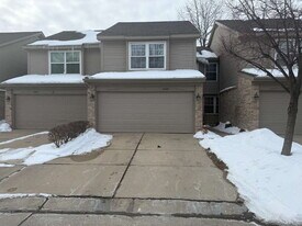 43835 Coachmaker Dr in Sterling Heights, MI - Building Photo