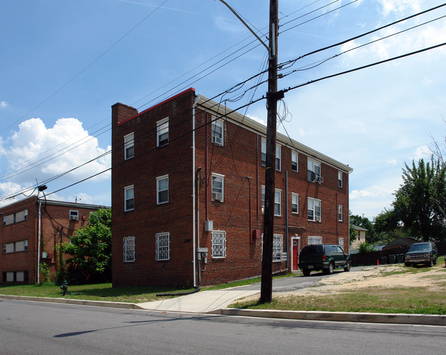 4925 A St SE in Washington, DC - Foto de edificio - Building Photo