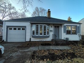 525 St Louis Ave in Rockford, IL - Building Photo