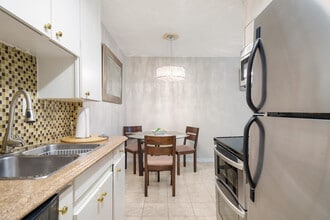 2040 Cornwall Ave in Vancouver, BC - Building Photo - Building Photo