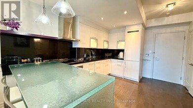 8 The Esplanade in Toronto, ON - Building Photo - Building Photo