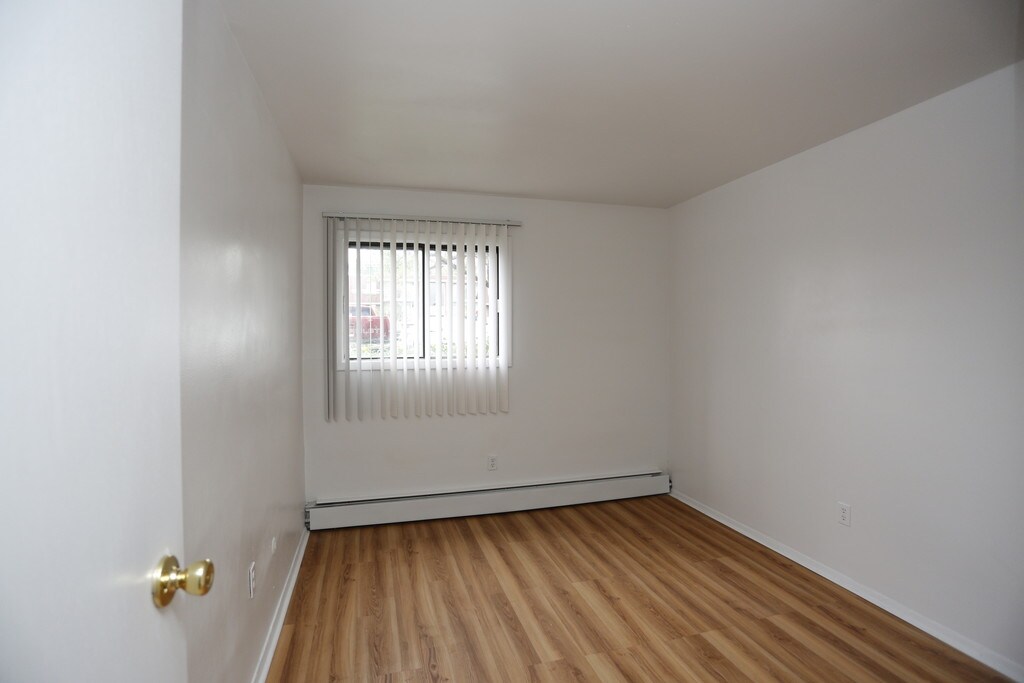 Tiberon Trails Apartments in Merrillville, IN