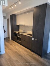 195 Commerce St in Vaughan, ON - Building Photo - Building Photo