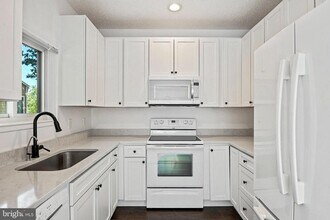 11039 Villaridge Ct in Reston, VA - Building Photo - Building Photo