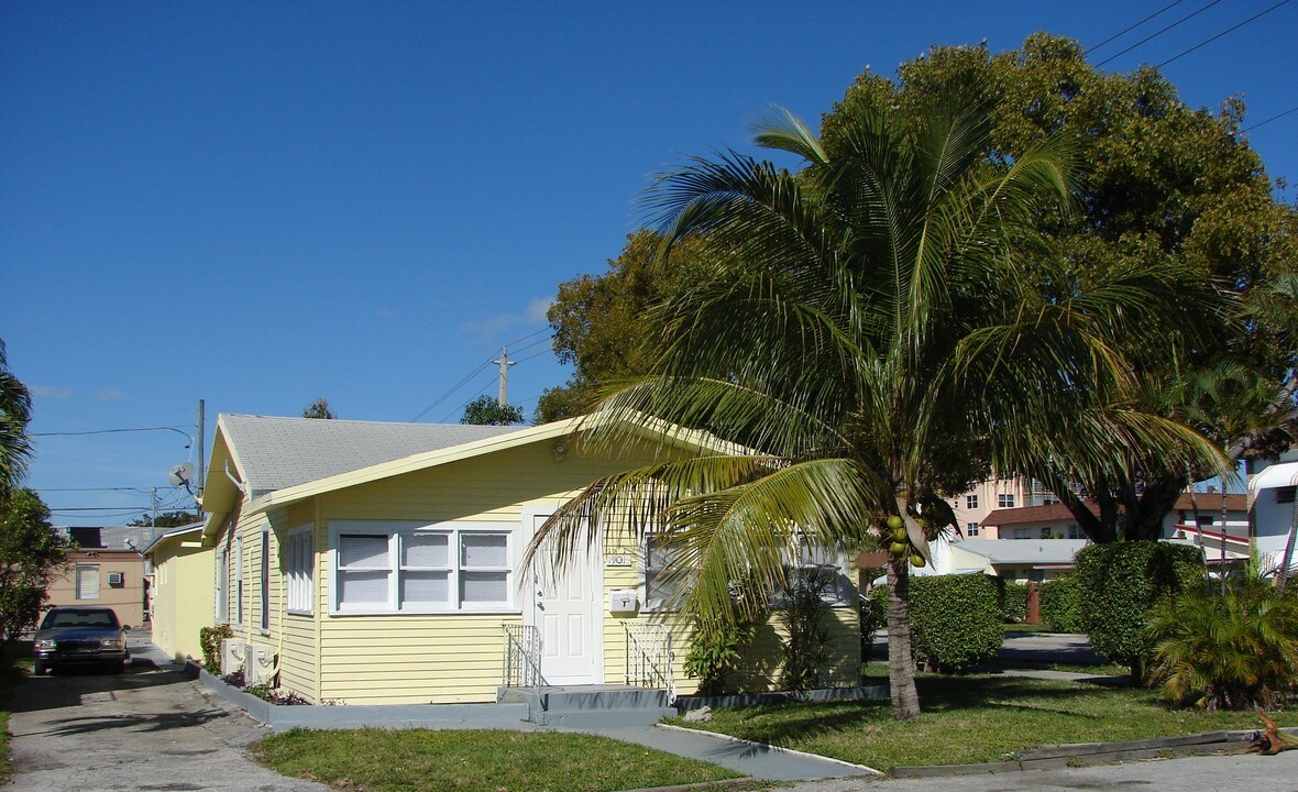 1901 Grant St in Hollywood, FL - Building Photo