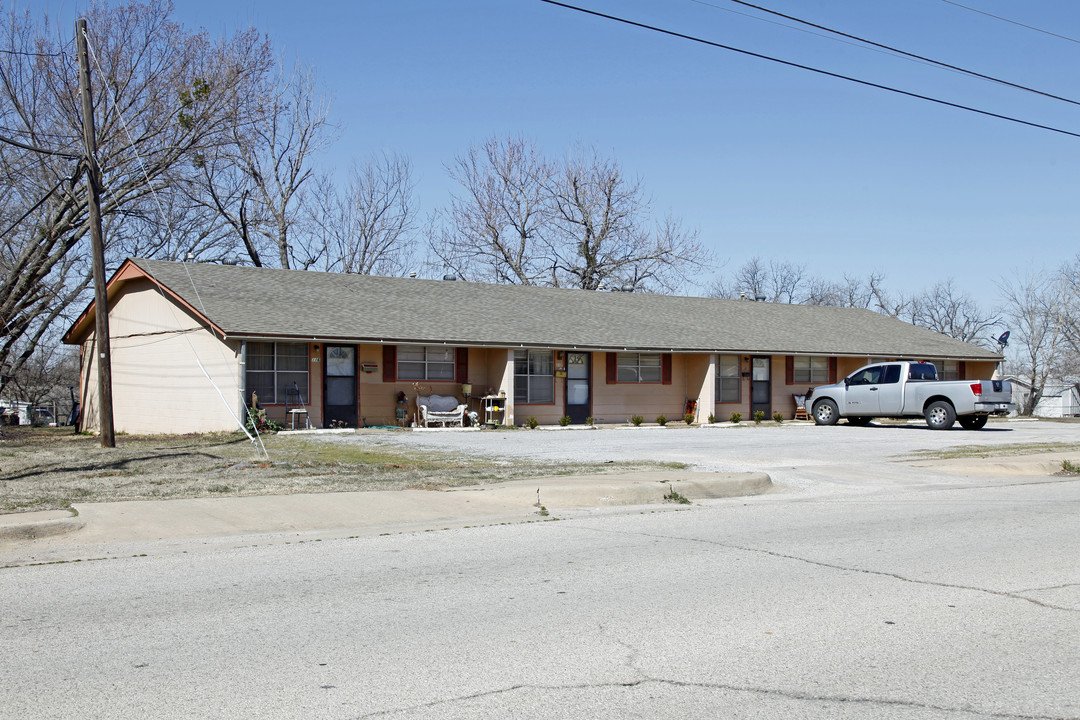 116-122 N Rangeline St in Tecumseh, OK - Foto de edificio