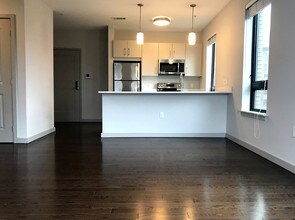 45 Marion St, Unit 302 in Brookline, MA - Foto de edificio - Building Photo