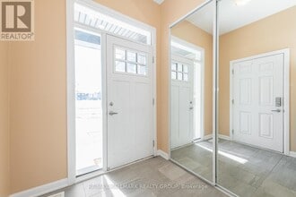 545 Décoeur Dr. in Ottawa, ON - Building Photo - Building Photo