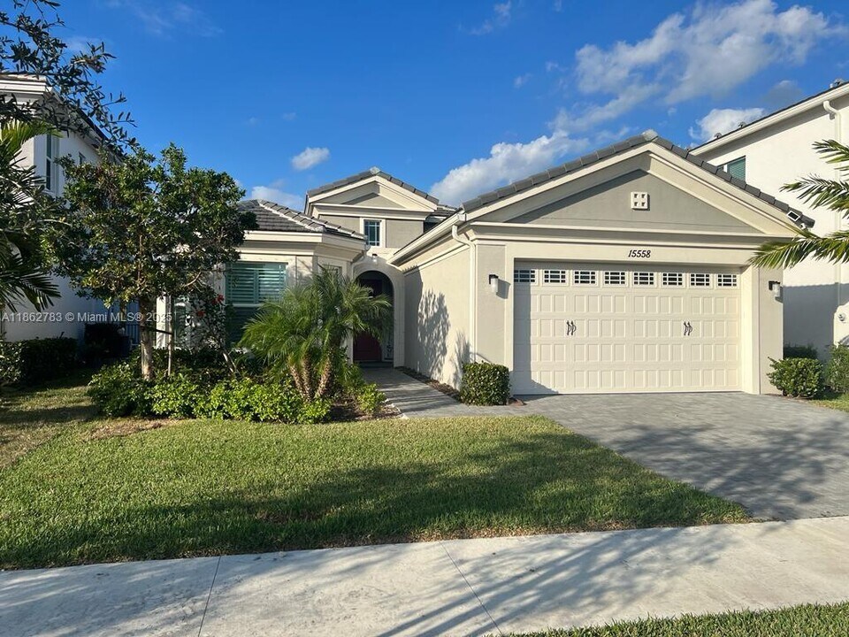 15558 Goldfinch Cir in Westlake, FL - Building Photo