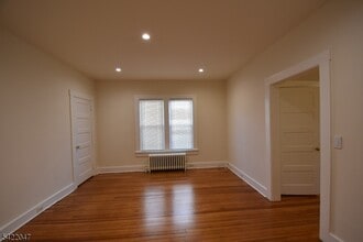 17 Mountain View Pl in Montclair, NJ - Building Photo - Building Photo