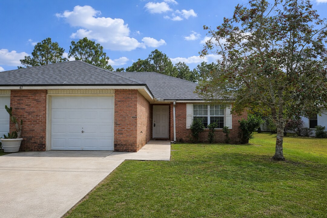 67 Buttonworth Dr in Palm Coast, FL - Building Photo