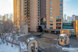 La Rive Condominiums in Minneapolis, MN - Building Photo - Building Photo