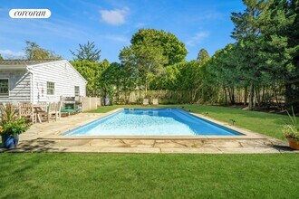 4 Barker Ln in Quogue, NY - Building Photo - Building Photo