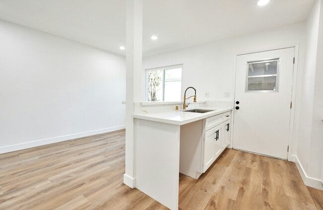 232 W 3rd St in San Dimas, CA - Building Photo - Building Photo