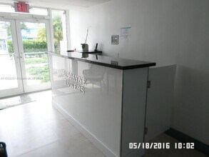 11750 NE 16th Ave in Miami, FL - Foto de edificio - Building Photo