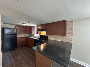 3301 N Ozanam Ave in Chicago, IL - Building Photo - Building Photo