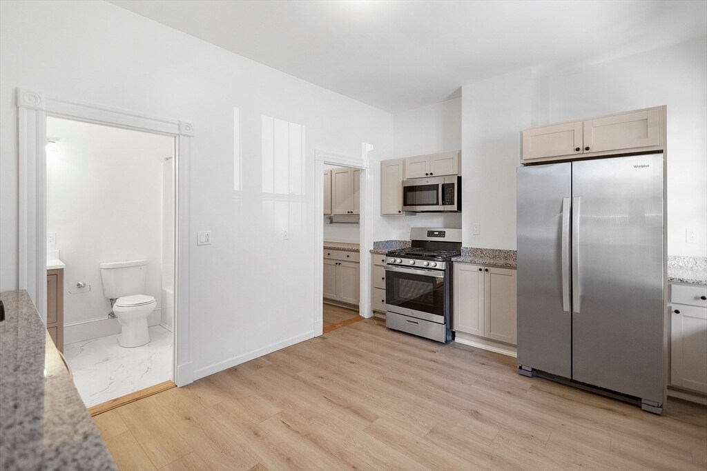 866 Huntington Ave, Unit 1 in Boston, MA - Building Photo