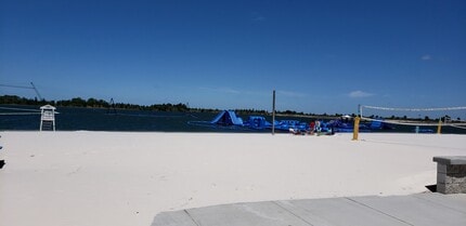 17020 Meridian Blvd in Hudson, FL - Foto de edificio - Building Photo